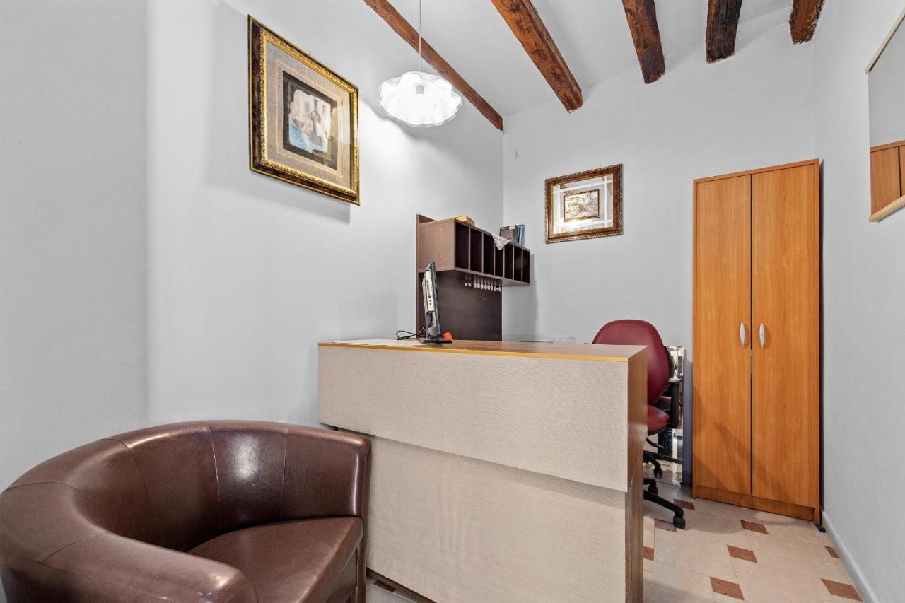 Pula Hostel Екстериор снимка