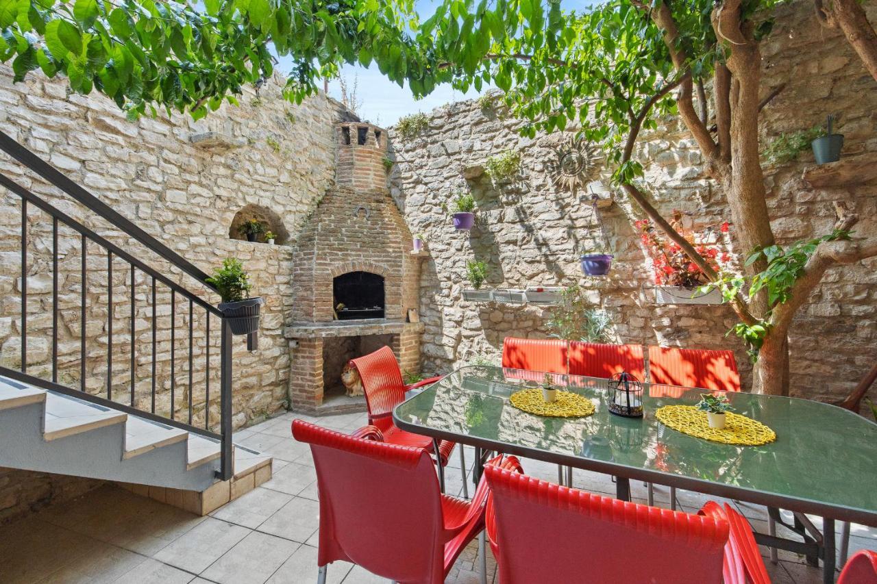 Pula Hostel Екстериор снимка